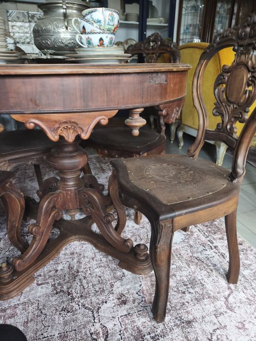 Conjunto de mesa de jantar redonda e quatro cadeiras