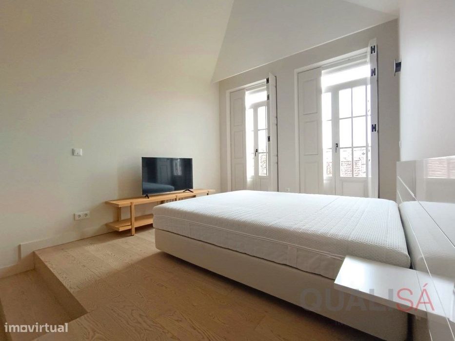 Apartamento T0 novo com varanda, equipado e mobilado, localizado no...