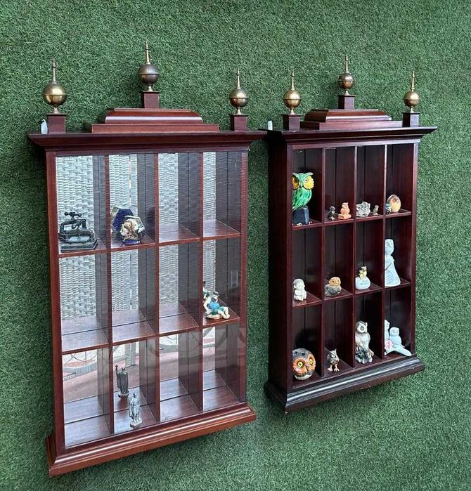 Expositores de coleções, antigos, um com vidro frontal outro sem