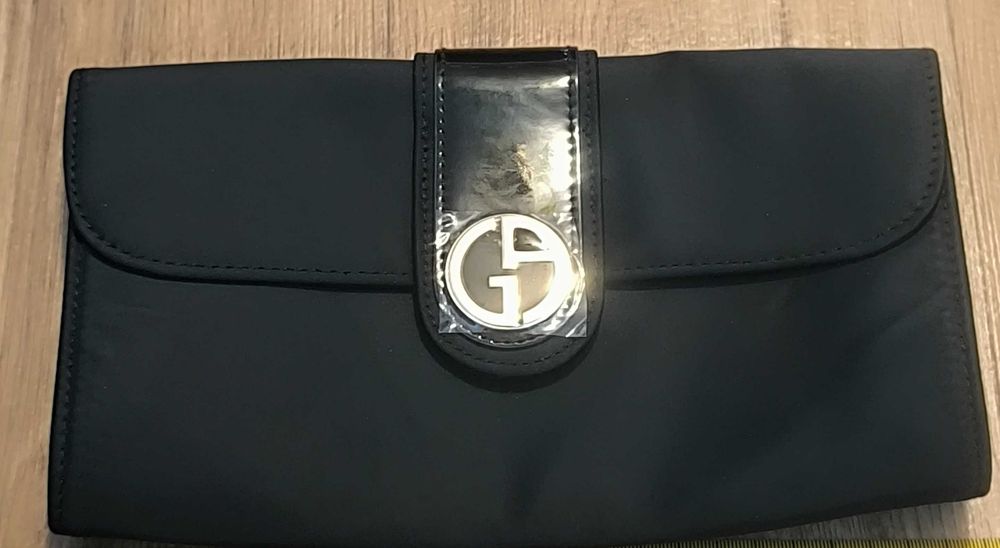 Косметичка-клатч від бренду Giorgio Armani