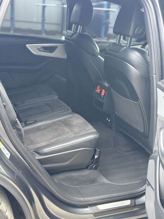 Audi q7.