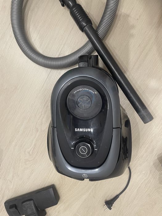 Samsung SC18M21D0VG – потужний пилосос без мішка, 1800 Вт