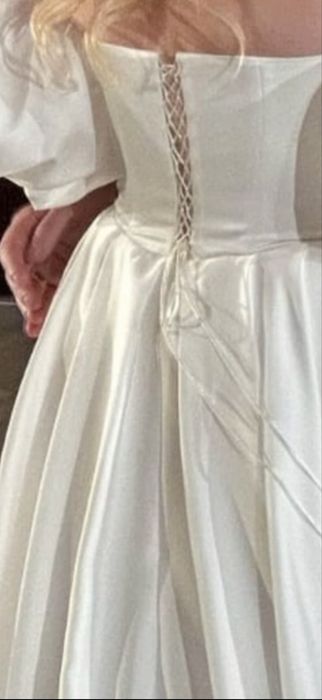 Suknia ślubna Meribride „Grace” opadające ramiona