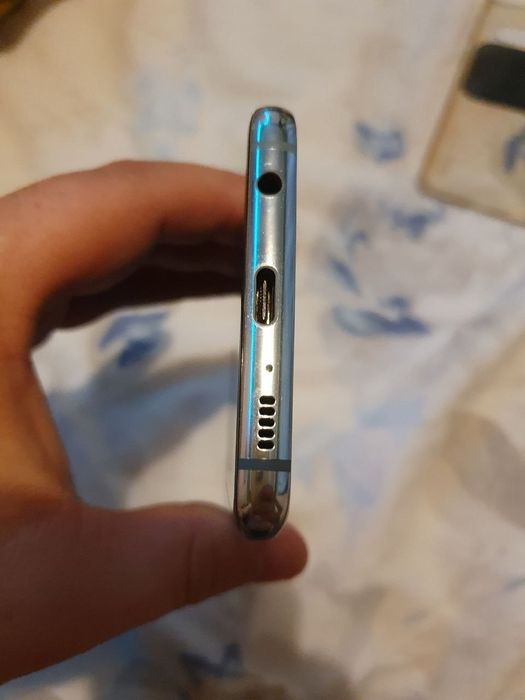 Samsung s10 в хорошому стані.