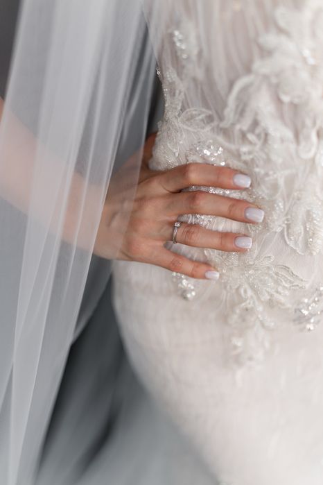 Весільна сукня зі шлейфом!