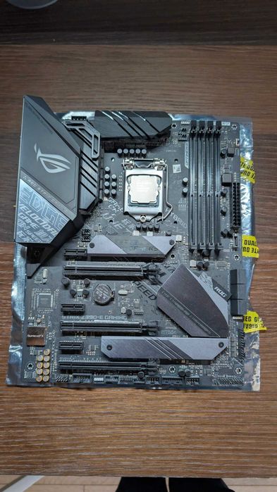 ASUS ROG Strix Z390-E Gaming + Intel Core i7-8700 / LGA1151