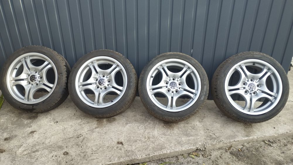 Продам на бмв 3 серії ,різноширокі,з новою резиною