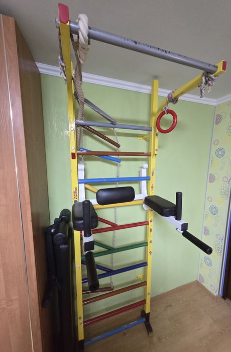 Шведська стінка в гарному стані