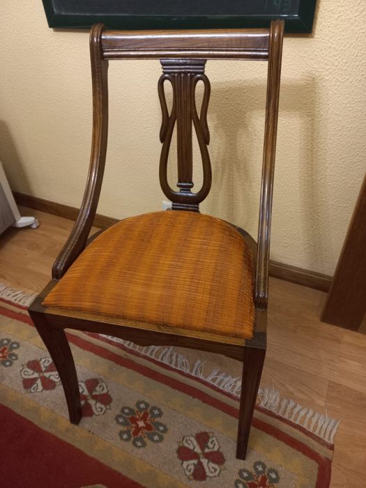Mesa+ 4 cadeiras + aparador com cristaleira