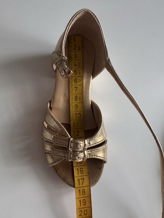 Туфлі для бальних танців