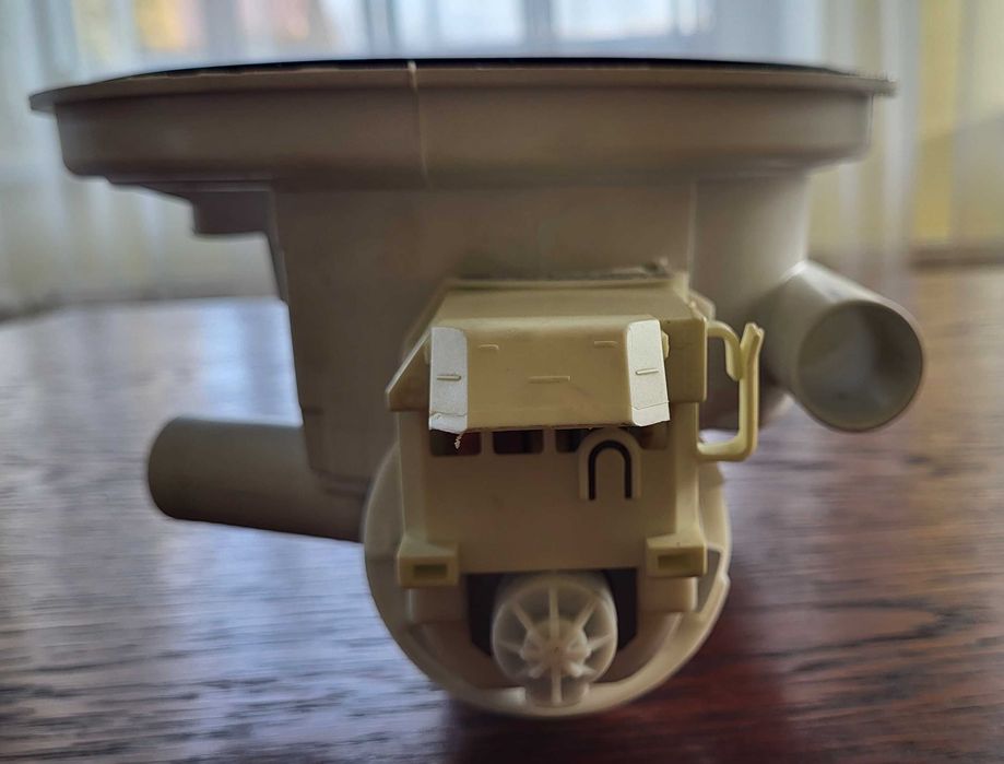 Pompa odpływowa z odpływem zmywarki Bosch SGV55M43EU