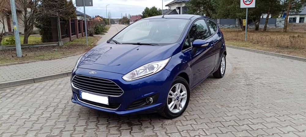 Ford Fiesta .. benzyna ... 2015 rok .. Przebieg 35 tys km