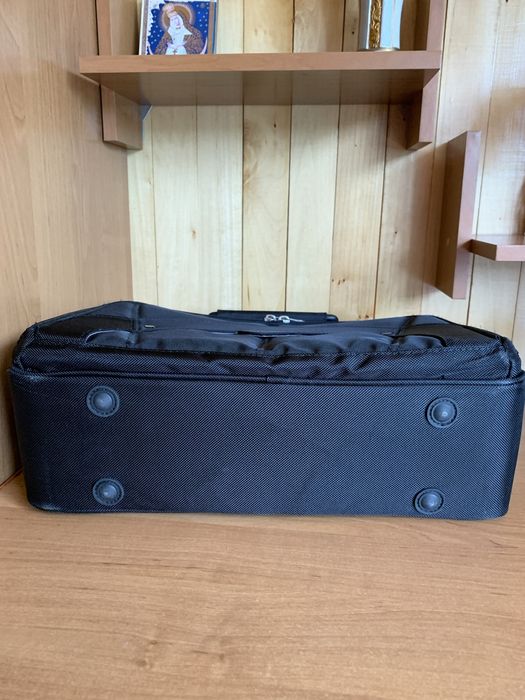 Сумка фірмена”Kensington” для ноутбука на 15.6* розмір40*30*15 см.