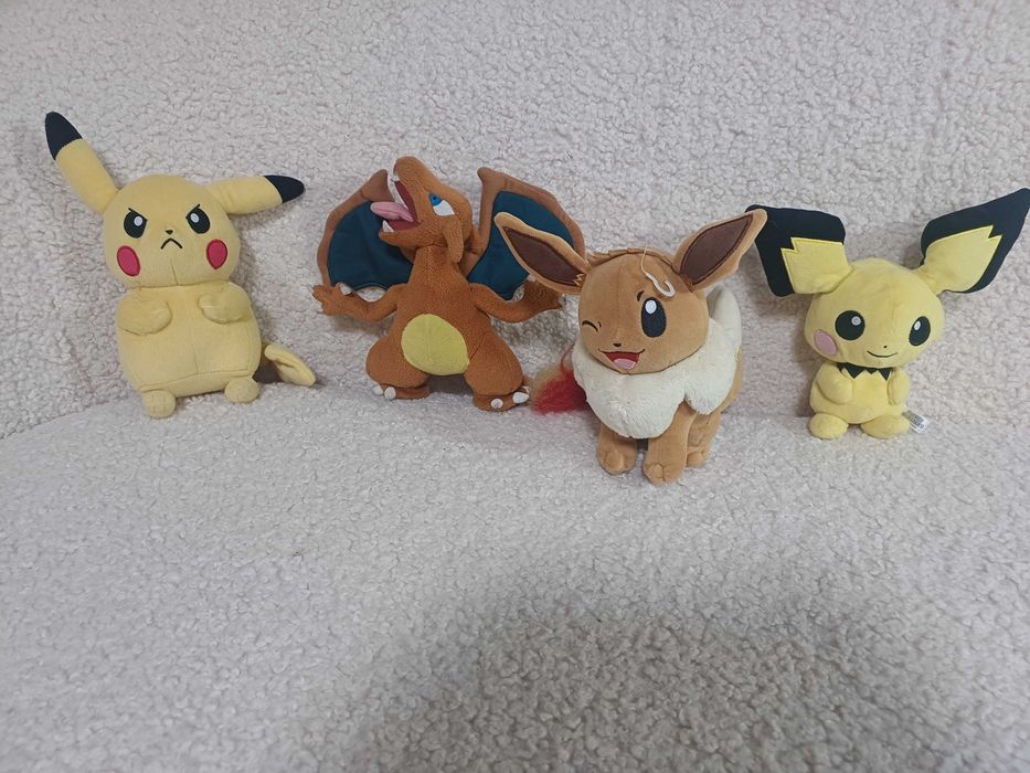 Pokemon Покемон Пікачу Бульбазавр Черізард Пічу