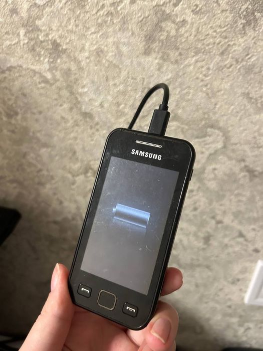 Лот кнопочних телефонів та планшет