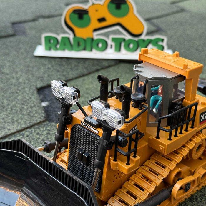 Бульдозер на радиоуправлении WALL-E. Бульдозер на пульте управления