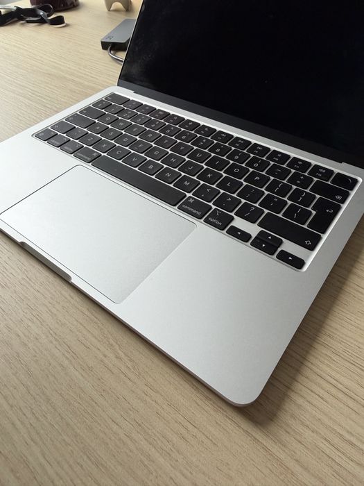 MacBook Air 13,6