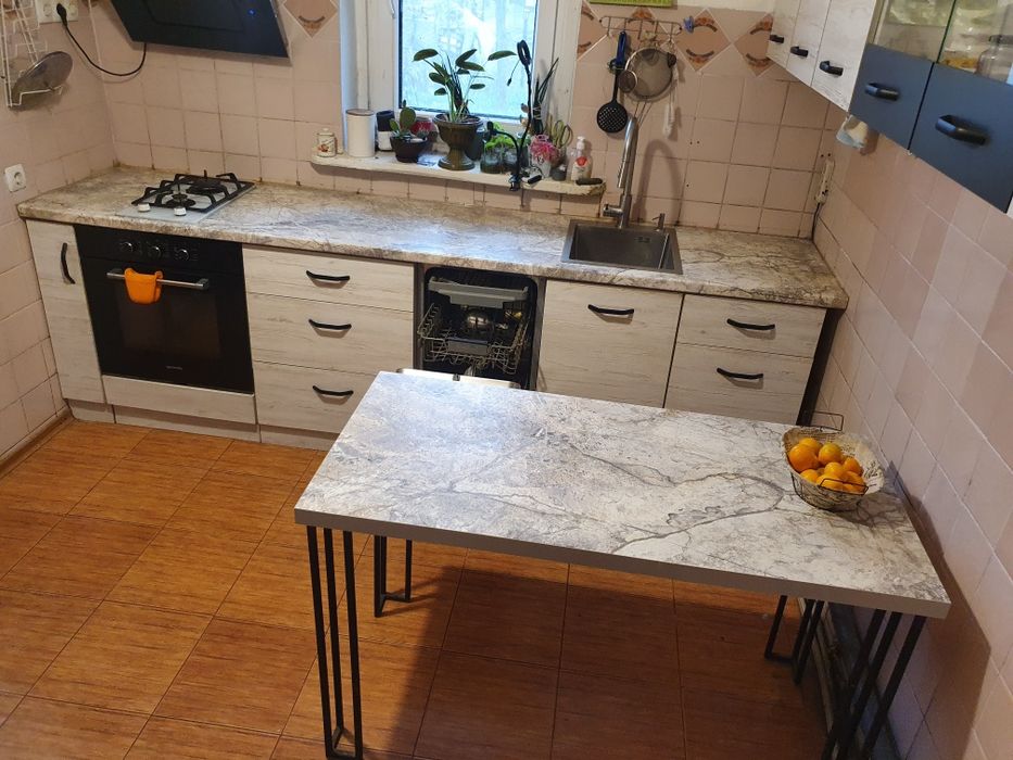 Продам кухню з технікою  столом варильною, мийка