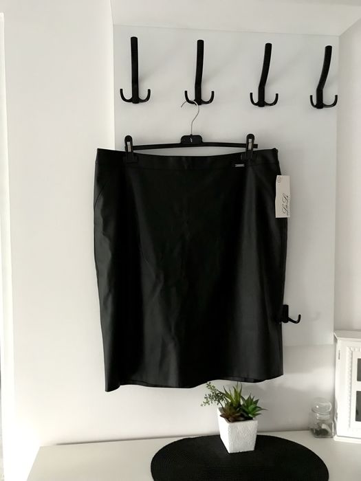 Spódnica czarna nowa z metką/ spódniczka  48