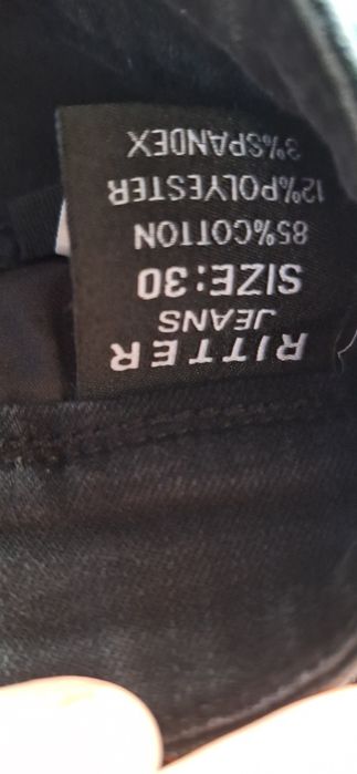 Spodnie jeans z przetarciami