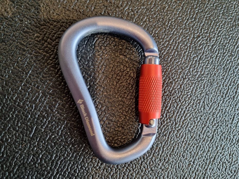 Mosquetão com trava de segurança