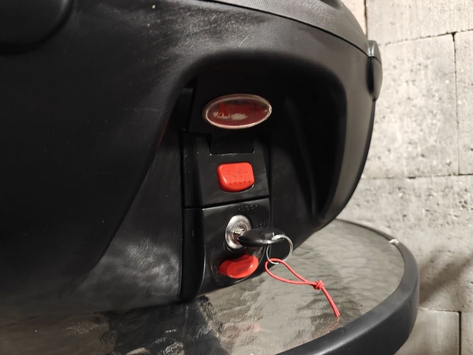 Motocyklowy kufer centralny KMAX 50L