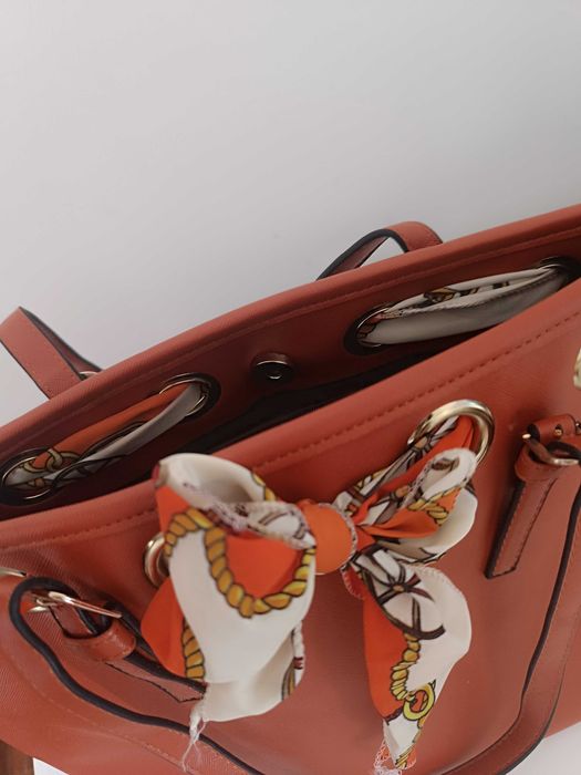 Mala Laranja C/lenço decorativo