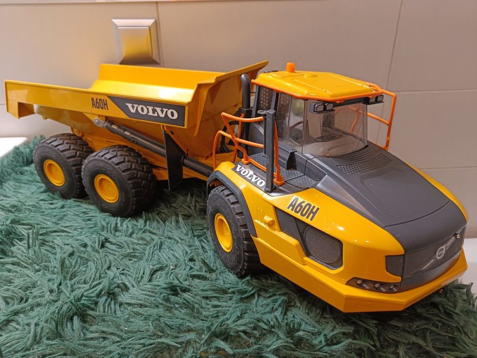 BRUDER Wywrotka Volvo A60 Wozidło przegubowe Ciężarówka Wywrotka model
