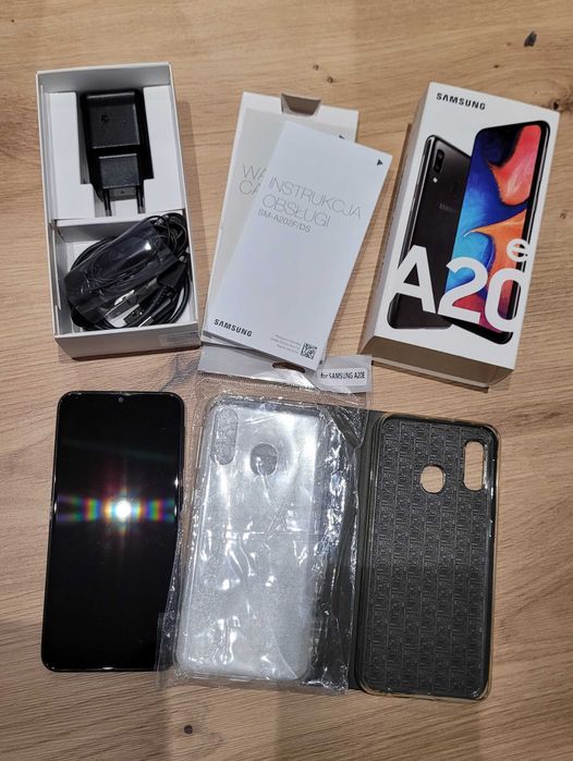 Samsung Galaxy A20e 32GB + etui