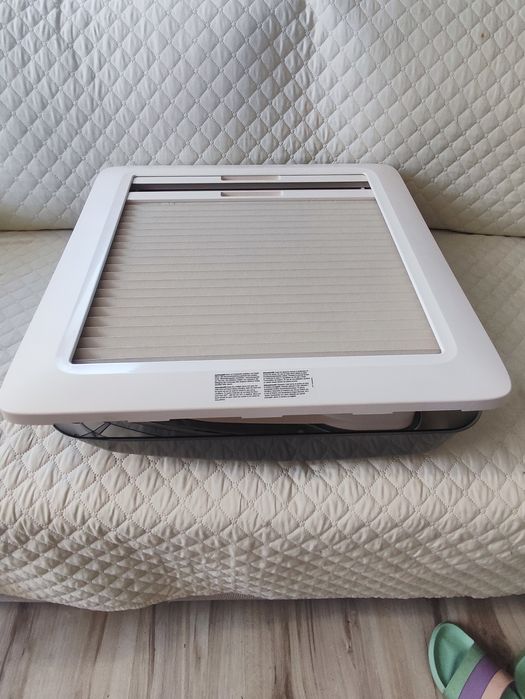 Okno dachowe  świetlik do kempingu, kampera