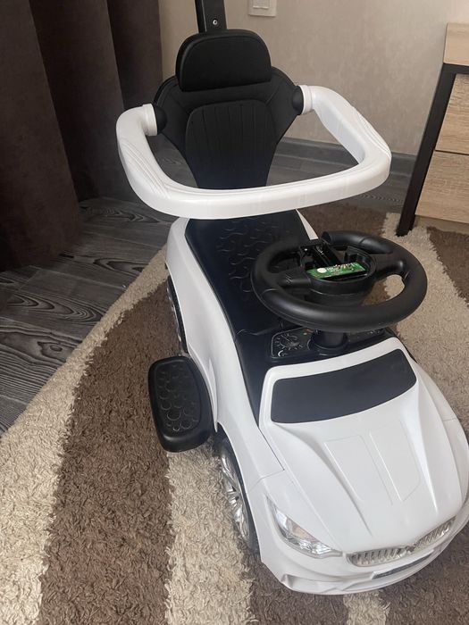 Продам дитячу машинку толокар bmw