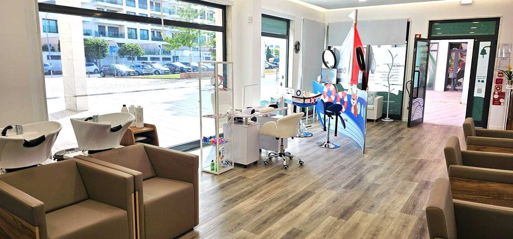Trespasse de Salão de Cabeleireiro e Estética em Pleno Funcionamento – Oeiras (Junto à Nova Câmara)