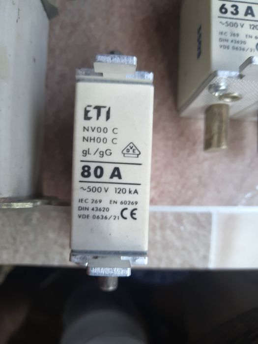 Продам недорого предохранители