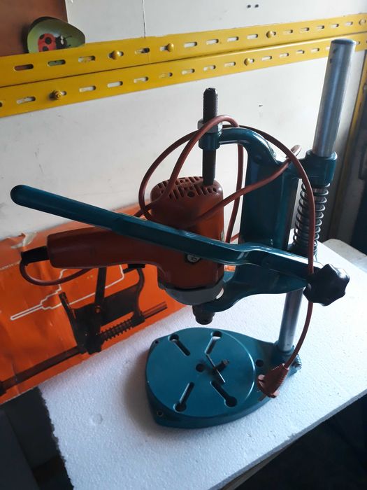 Berbequim  e  Coluna  Bleck e Decker