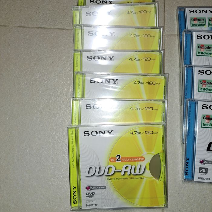 12 CD's e DVD's  virgem embalados / salofanados