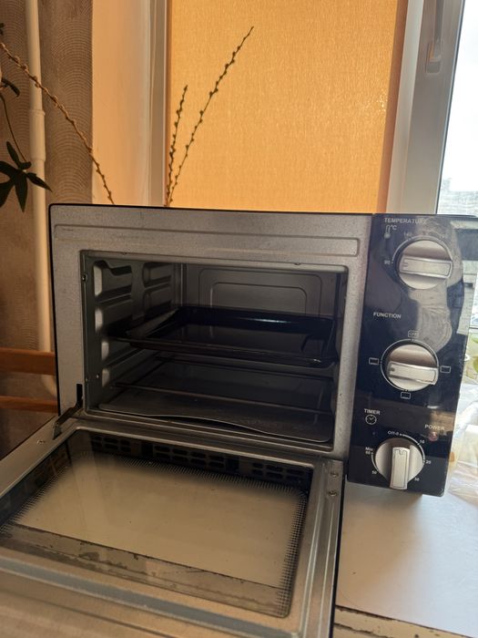 Електрична міні-піч Clatronic MBG 3726, відмінний стан