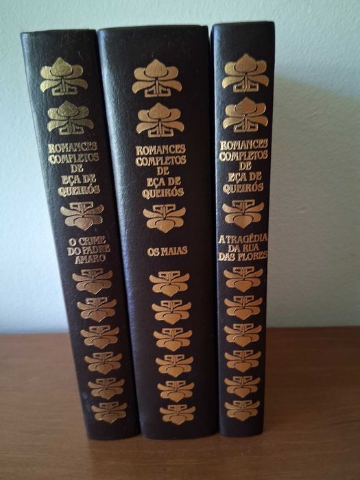 Vários livros de Eça de Queirós