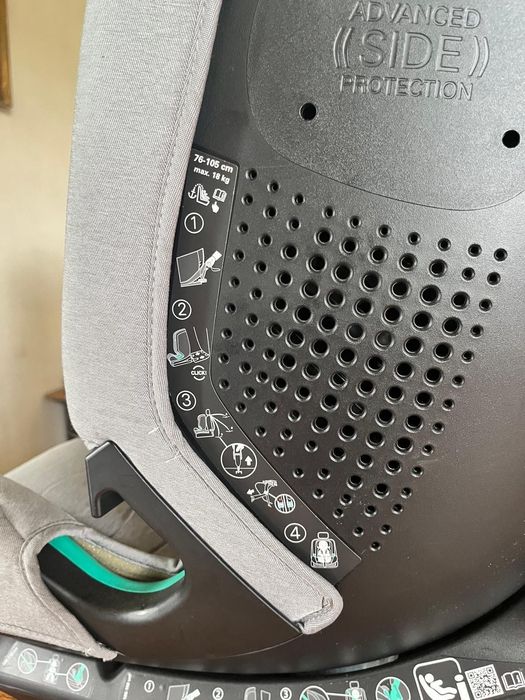 Cadeira auto cinzenta para crianças dos 76 cm aos 150 cm