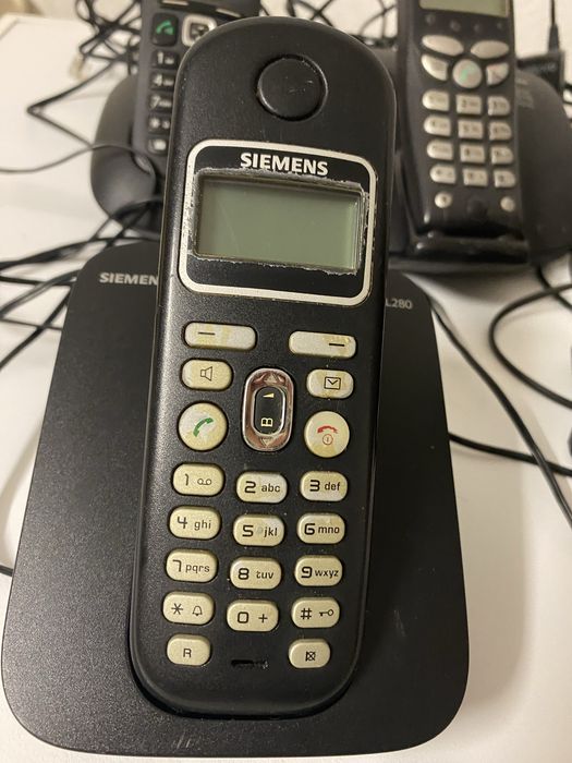 4 telefony stacjonarne firmy Siemens Gigaset