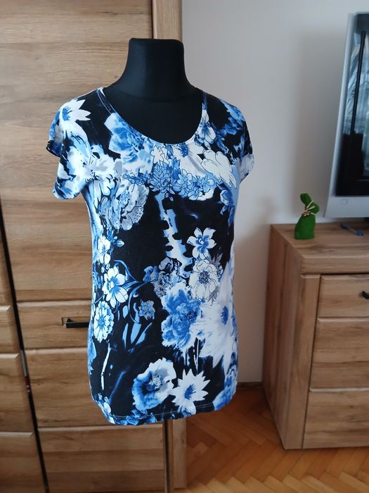 Bluzka  damska XL  w niebieskie, białe i czarne  kolory