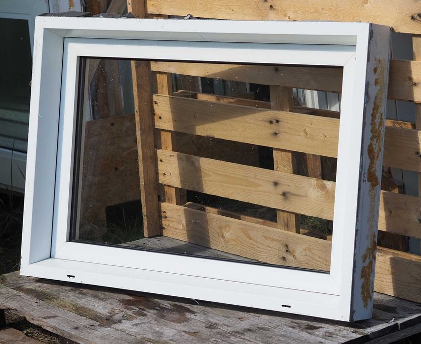 Okna PRIMO SYSTEM PCV do łazienki, piwnicy, klatki schodowej 110/74 cm