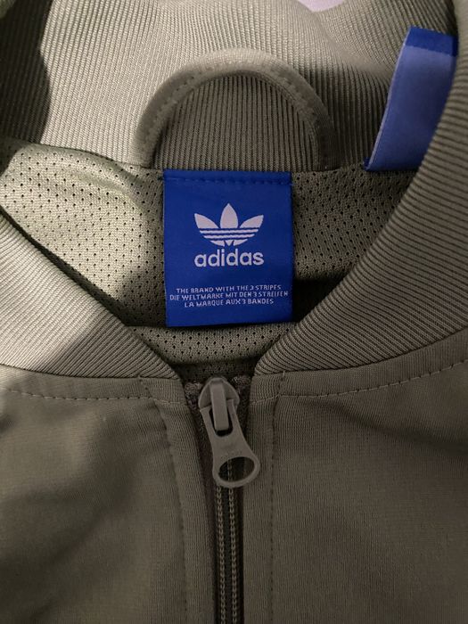 Зелена adidas.