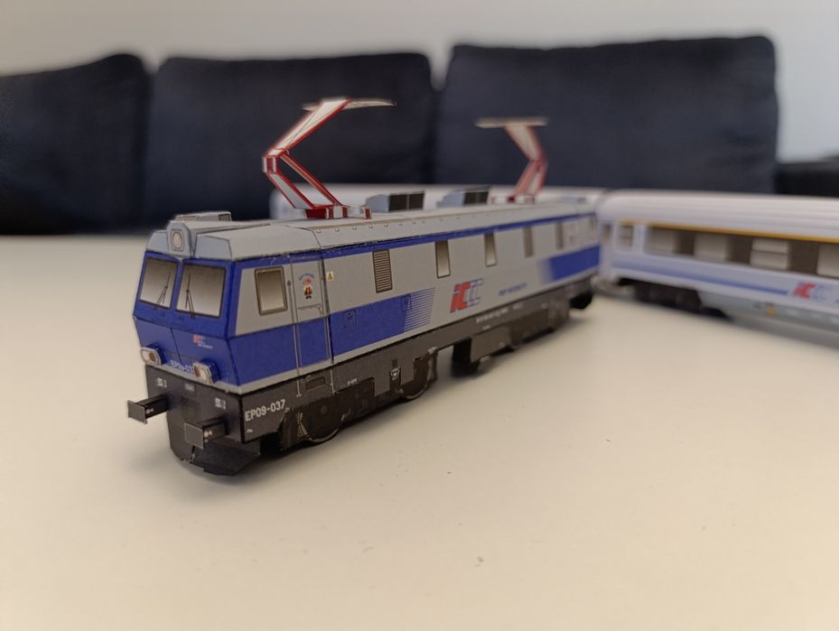 Model kartonowy EP09 nowe malowanie IC PKP Intercity zabawka pociąg ex