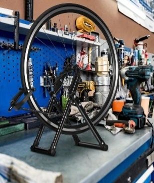 Новий верстат для вирівнювання велоколіс