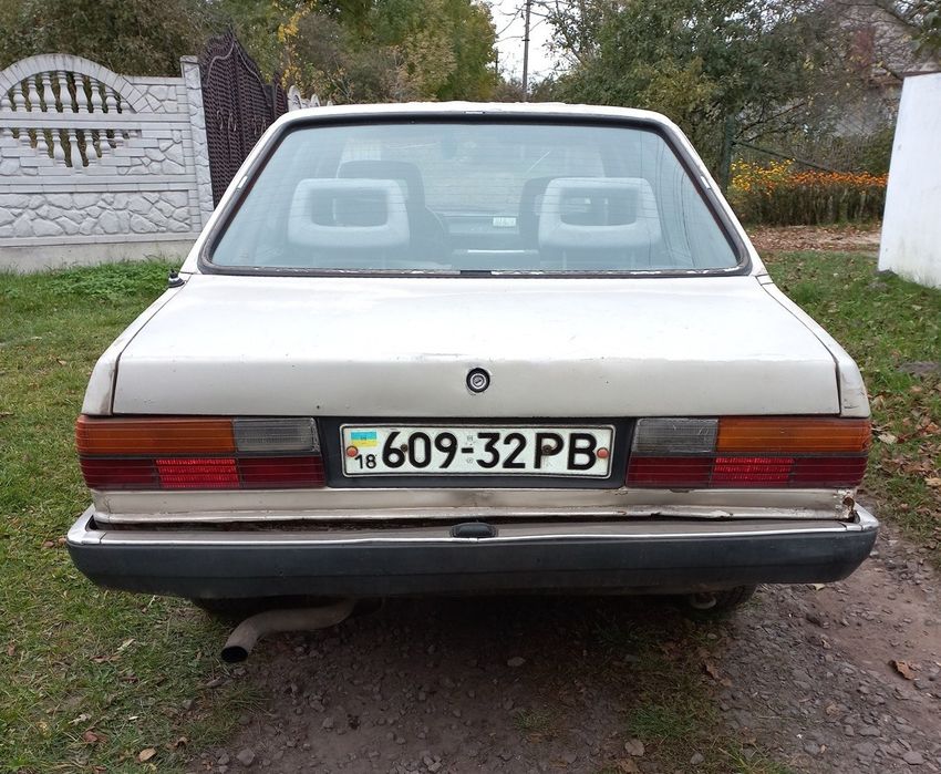 Автомобіль Audi 80