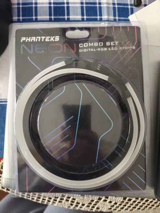 Phanteks Neon Damaged Units489953009452328960