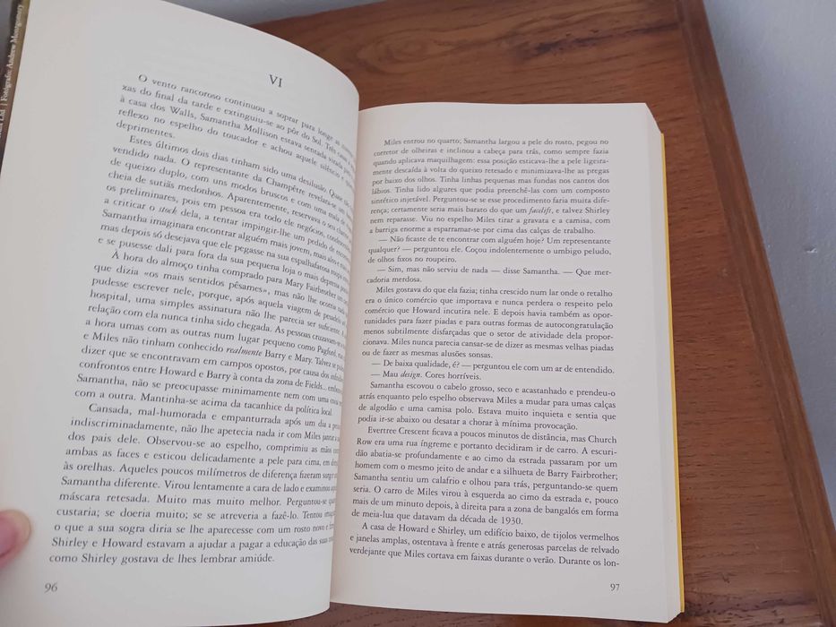 Livro Uma Morte Súbita, de J.K. Rowling