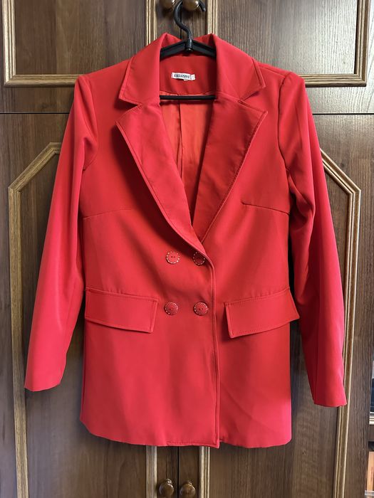 Жіночий піджак в ідельномк стані