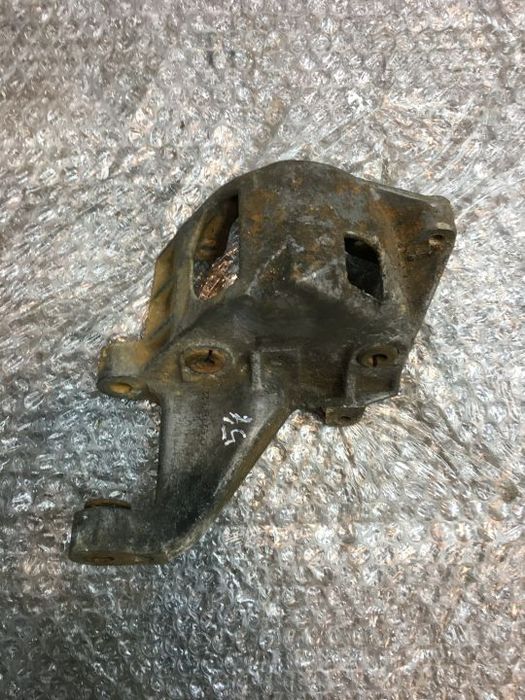 ŁAPA POMPY WSPOMAGANIA VW GOLF III 028145523E