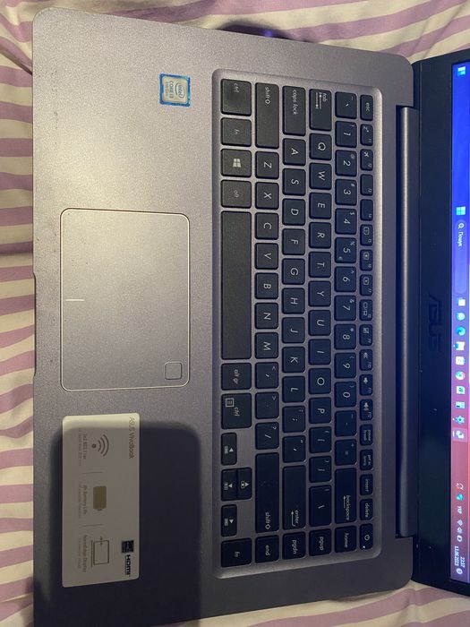 Продам ноутбук легенький тоненький